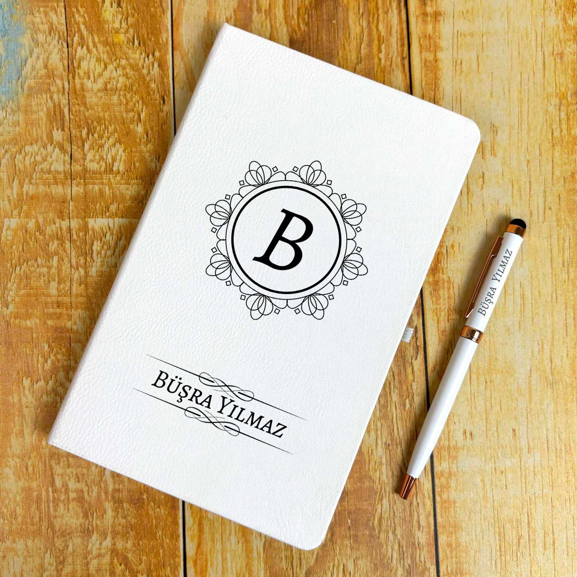 Kişiye Özel İsimli Beyaz Ajanda Not Defteri ve Kalem Seti 2413B1003B