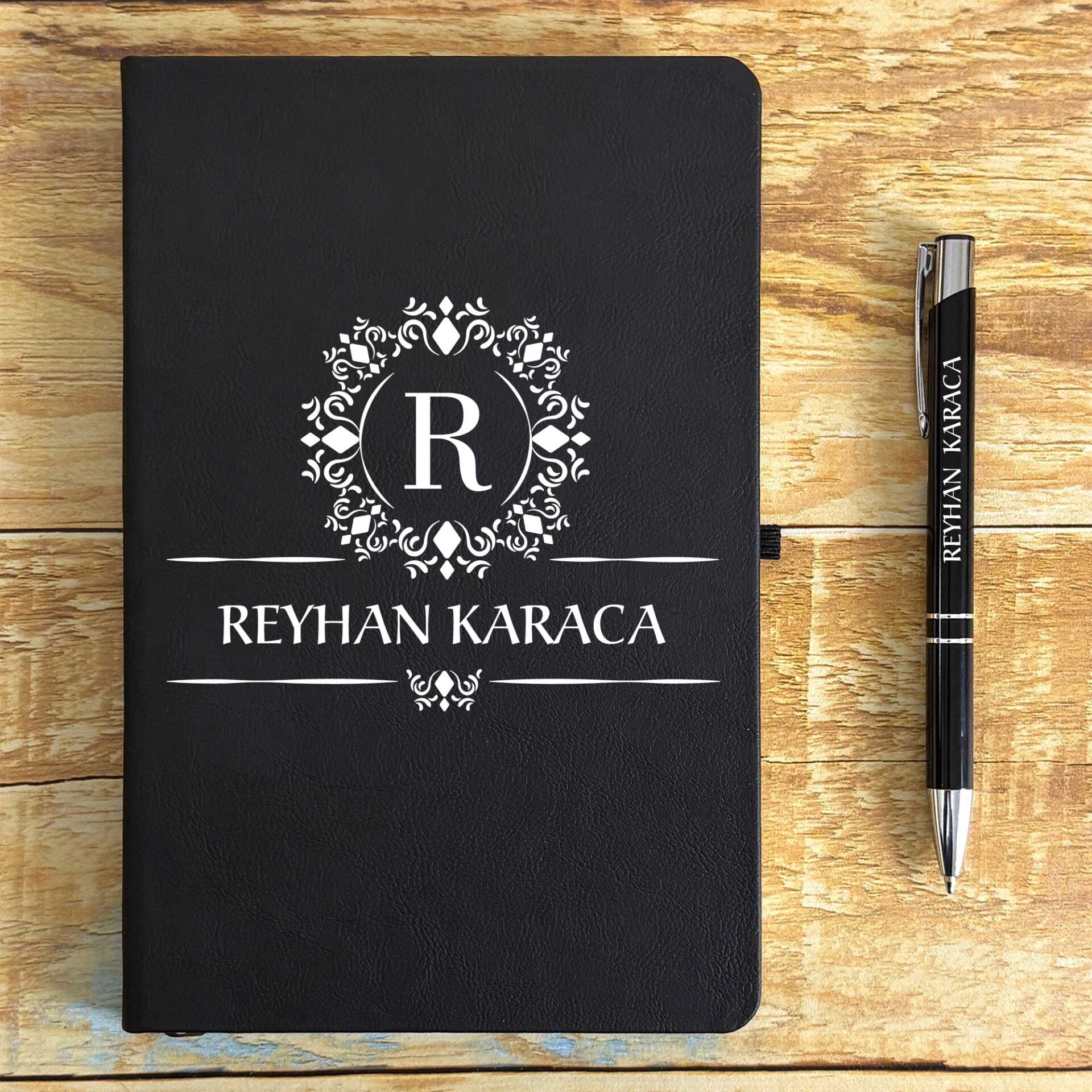 Kişiye Özel İsimli Siyah Ajanda Not Defteri ve Kalem Seti 2413B1006S